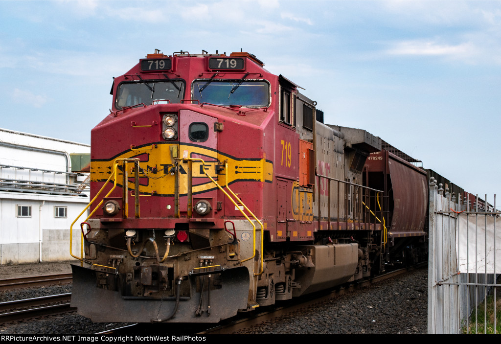 BNSF 719